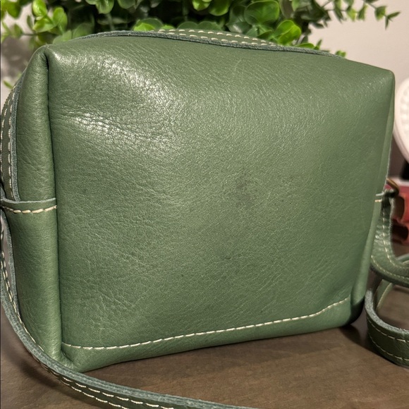 Portland Leather Goods Mesa Crosbody Bag - Eucalyptus - Picture 4 of 7